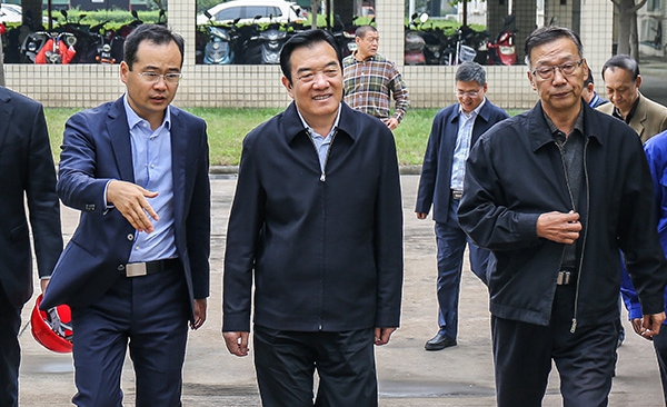 郑州市人大常委会主任白红战带队视察大宝娱乐股份